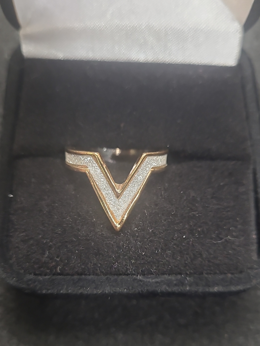 V-Shaped Two-Tone Women's Ring in Gold and Silver